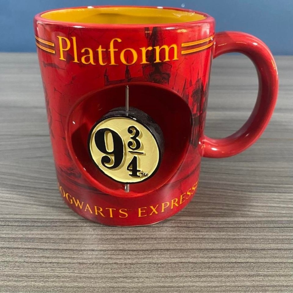 Harry Potter‎  9 ¾ Spinner Mug – Silver Buffalo 20 oz Hogwarts Express Ceramic